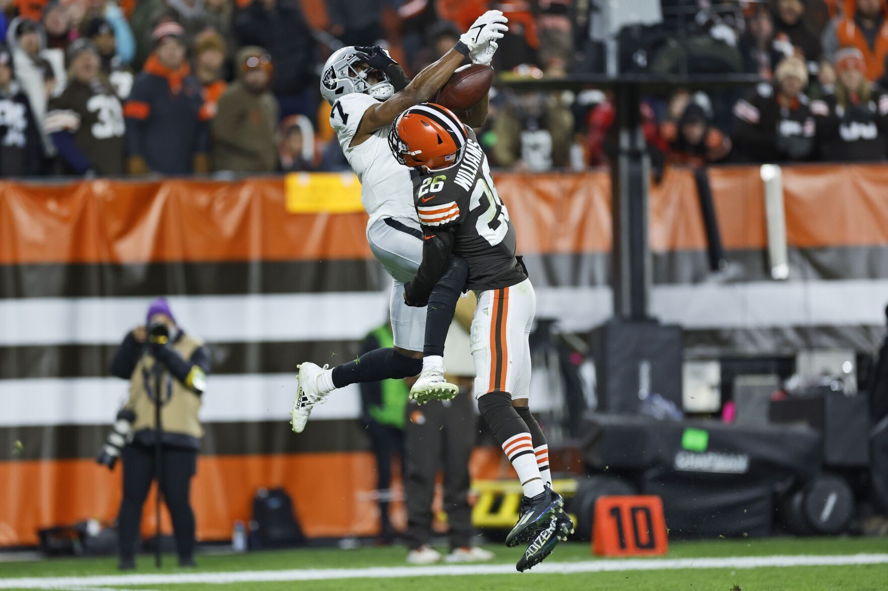 APTOPIX Raiders Browns Football